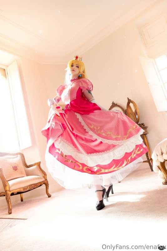 "Oh Mario, thank you for saving me!" 🥹💗

Princess Peach cosp..