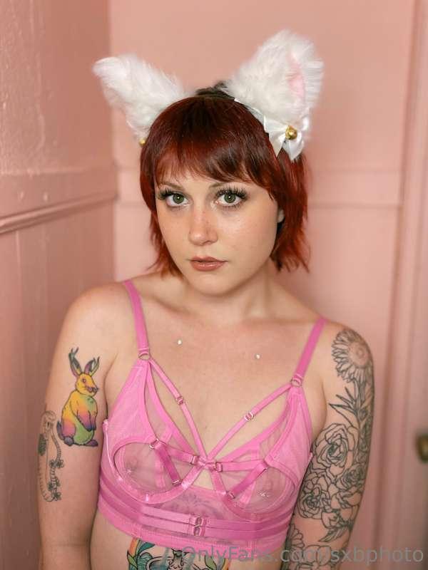 Photo gallery of @aziebugx in her pink on pink set with kitt..