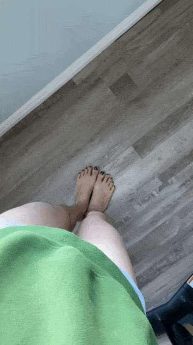 I got my toenails painted today 😇