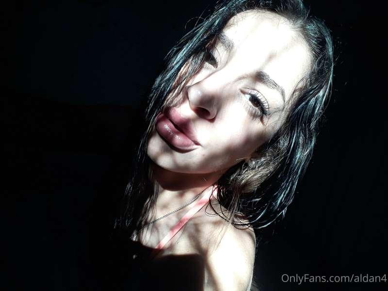 I am as they see me, simple and sweet!👄