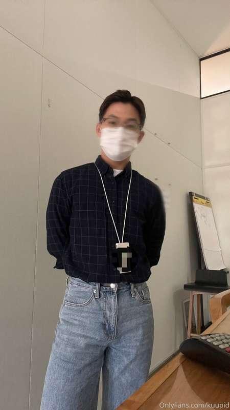 Dropped my pants in an empty meeting room😛