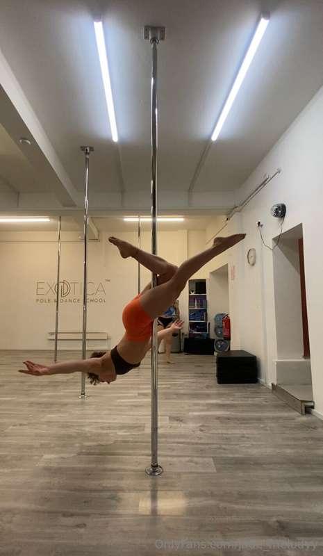 More moves where this came from x https://onlyfans.com/jade_..