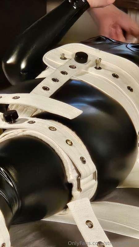 strong.panda image #0