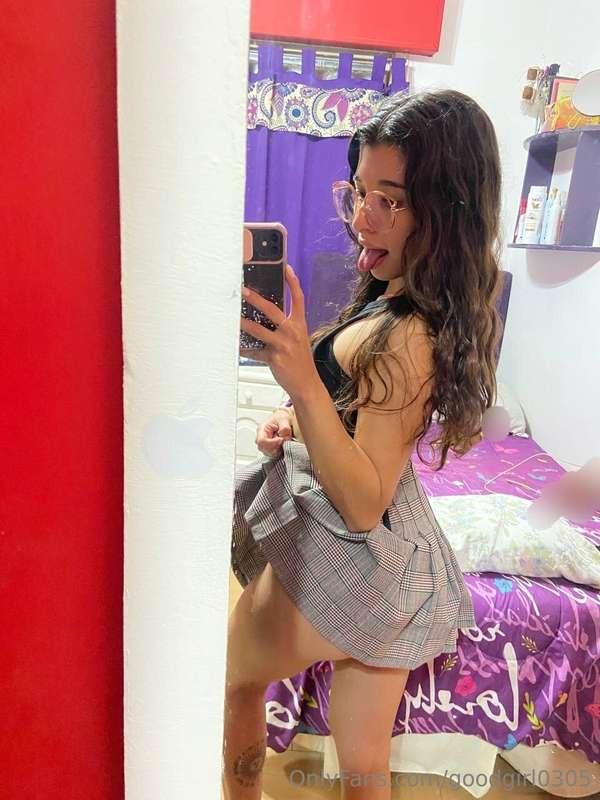 I could be your teacher, don't you think?💭 👩🏻‍🏫
