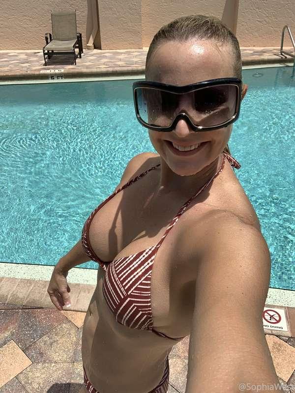 My titties look so full like they are about to explode🥵