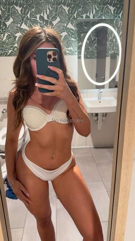 Who wants a tour of this body? Send me a DM! 😈