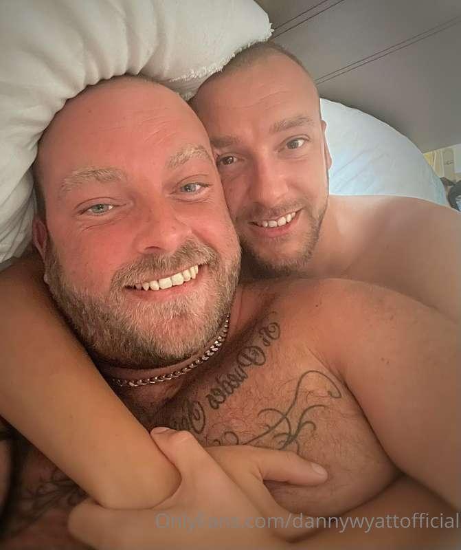 Just filmed something hot as fuck with my lad. Will be uploa..