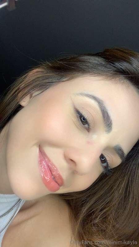 glossy lips and dirty thoughts. wanna taste both?