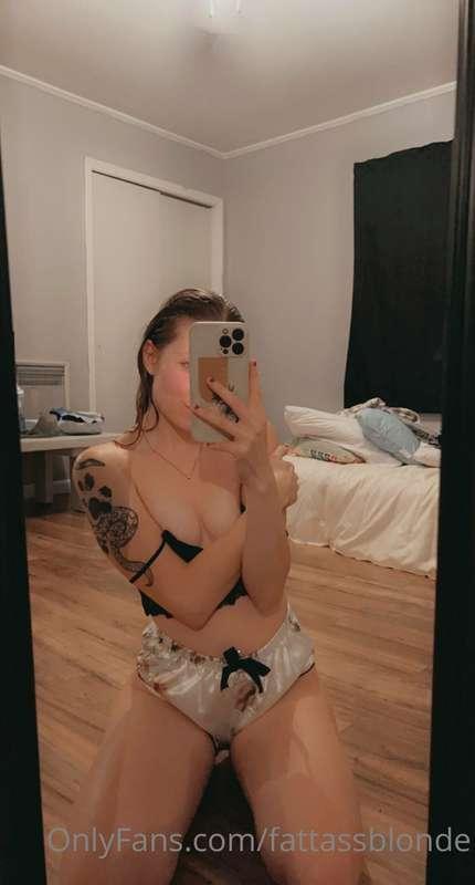 It’s pretty bitch Saturday, where are all my 🍺 boys at? 😈💋