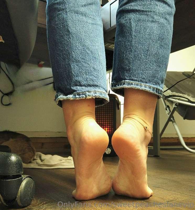 Just pretty feet to get your toesday going right