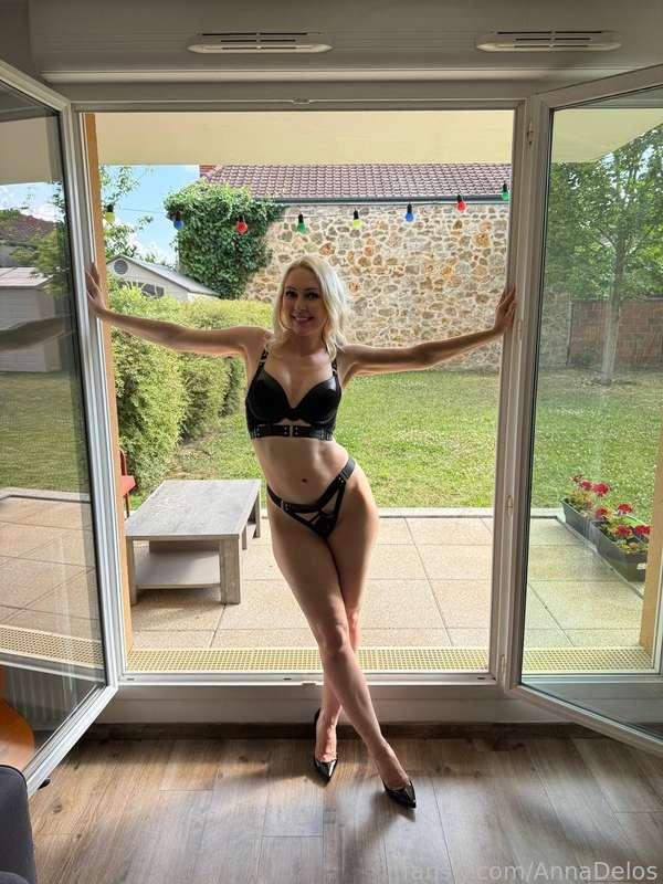 on or off? 💦🤭

#onoff #naked #legs #public #outdoor #skinny #fit #sexting #belly #nipples