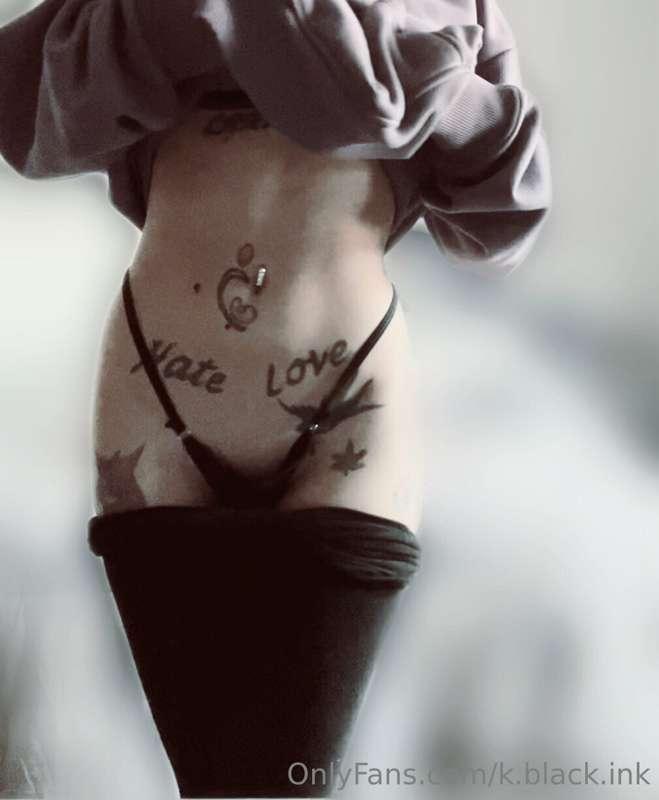 Do you want me to take off my panties?💋 Vuoi che mi tolgo le..