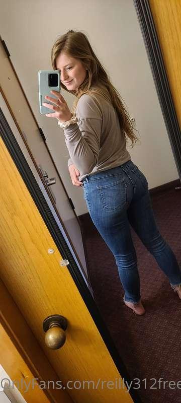 Bigbooty babe 😜🍑