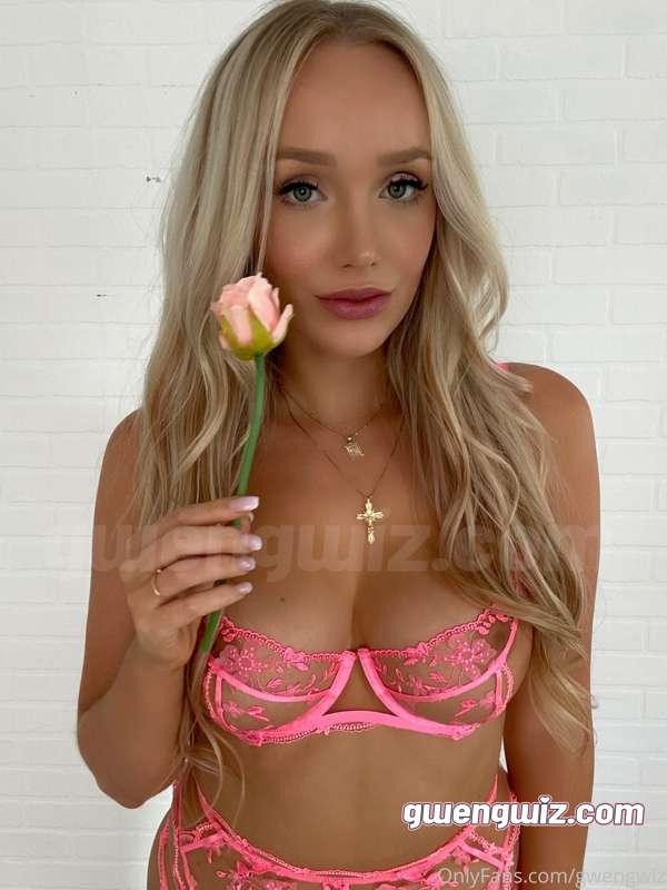 Feminine and flirty 😉💕