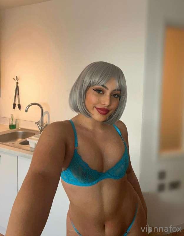 Lonely someone text me 💕