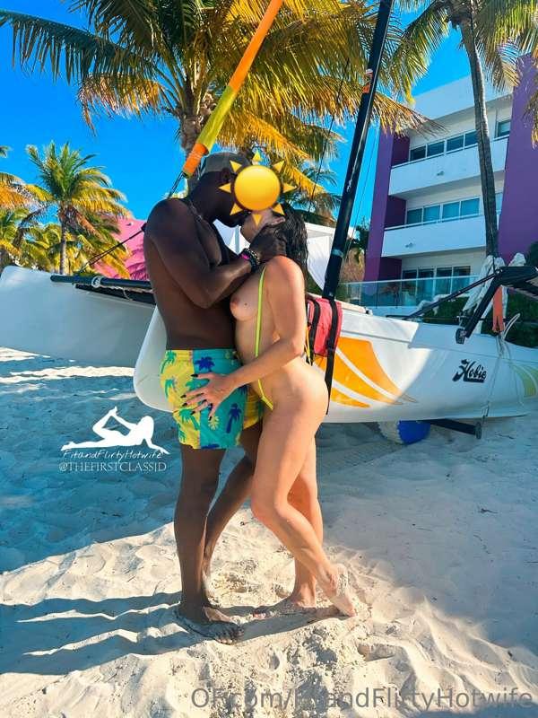 fitandflirtyhotwife image #6