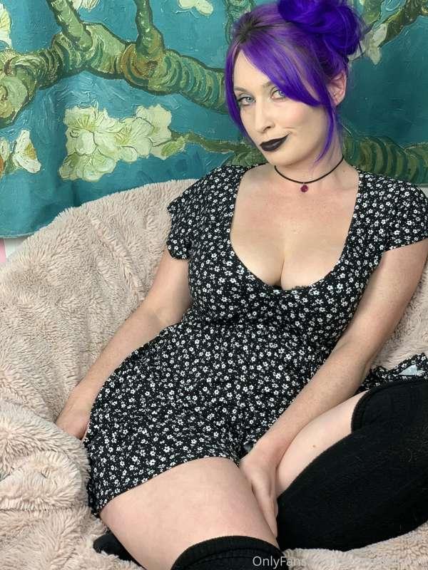 sometimes I like to be goth-ish ha