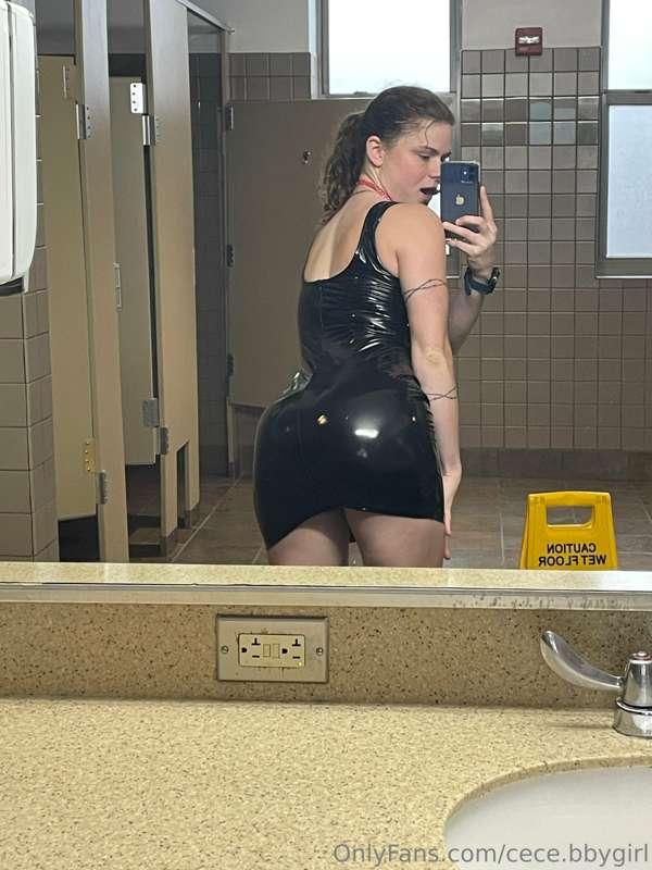 look at this dress i got😍😍😍
