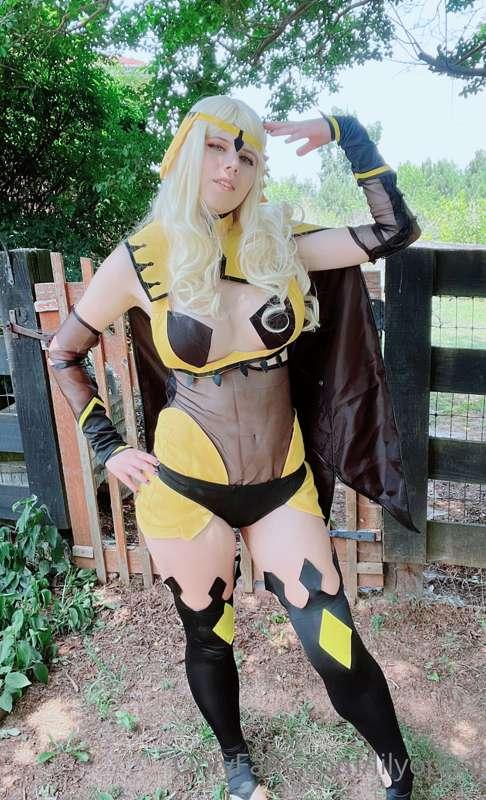 “The chosen heroine arrives! And what is she called, this ma..