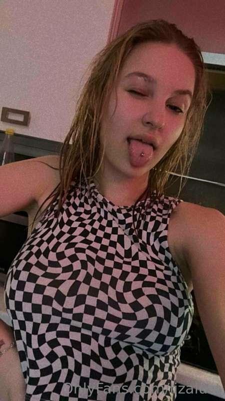 Do you like it when a girl has her teeth pierced?🤘
