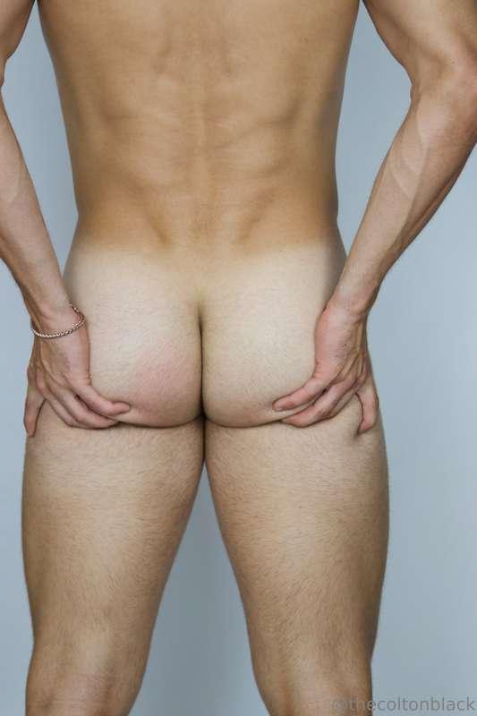 It’s the end of the week 🍑 you ready for the weekend 😈  📸 @s..