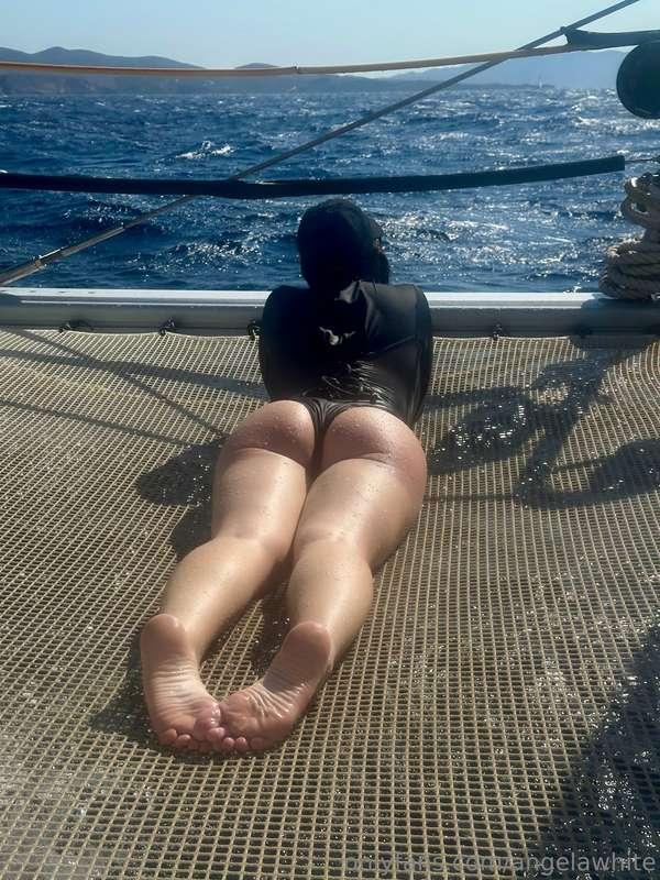 Sunning my cheeks while the waves crash below 🍑🌊 