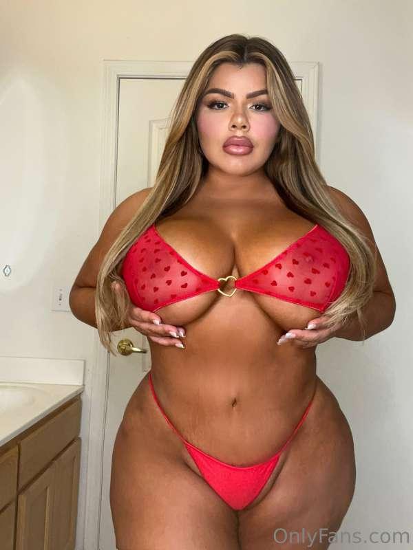 Merry Xmas Eve loves 🥰🎄  who’s gonna spoil me ?🎁❤️ New video..