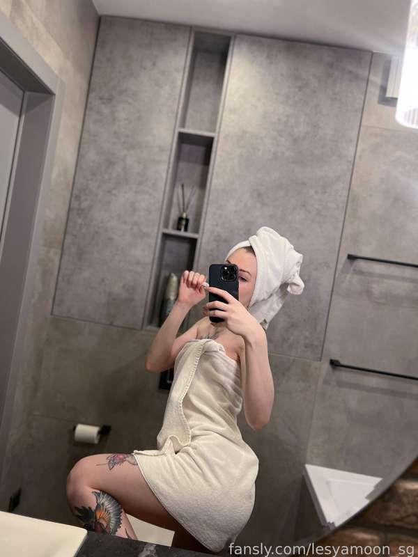 After such a hot day I need to take a shower 🤪💦

#fyp #naked #nude #petite #sexygirl #selfie #life #natural #cute #withoutmakeup