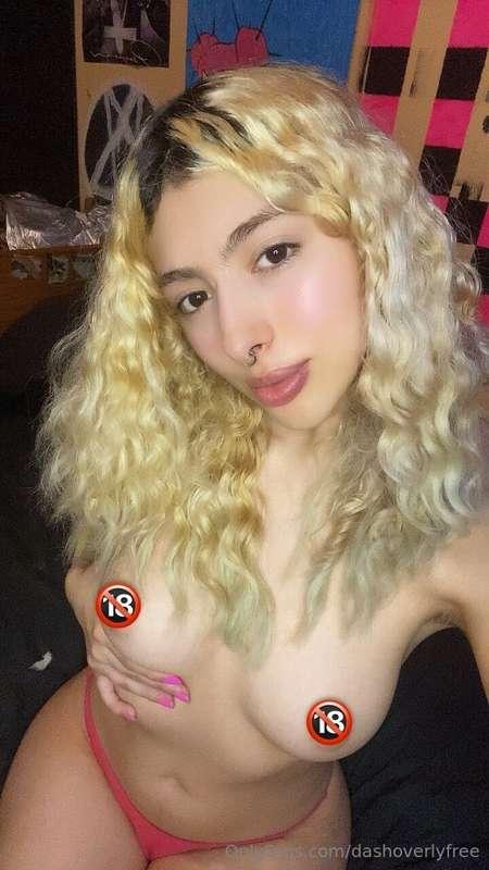 Jugamos un poquito?😳💦 Estoy muy cachonda amor, tengo muchísi..