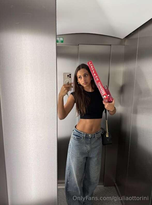 oggi gioco da sola 👅