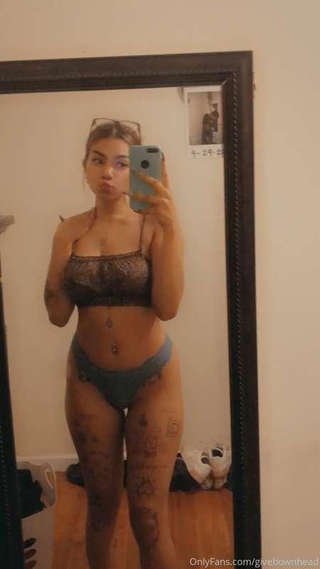 Hey babes 🤗 my paid page is finally up! Unlimited uncensored..