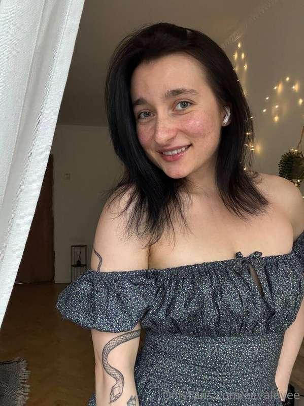 eevaloveevip image #0