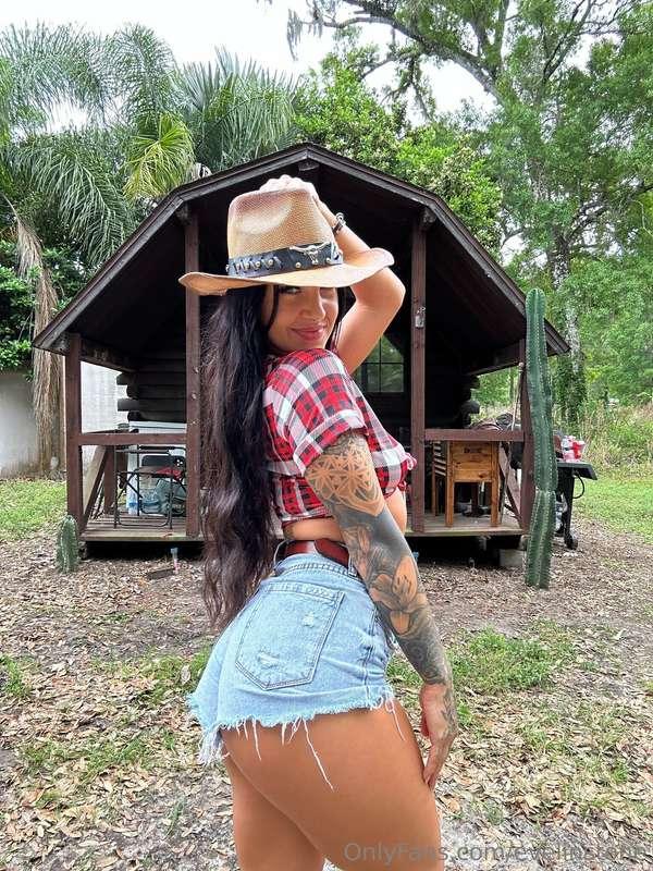 Want this cowgirl in reverse? 🤠 DM me if you're ready for a ..