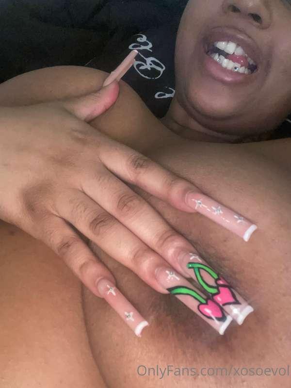 Like my new nails and teeth gems ?