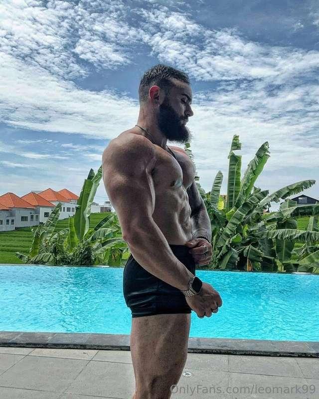 You need to put a lot oil on me 💦🔥