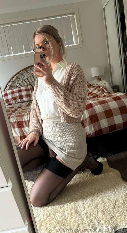Oh you like cute girls in glasses on their knees do you?
