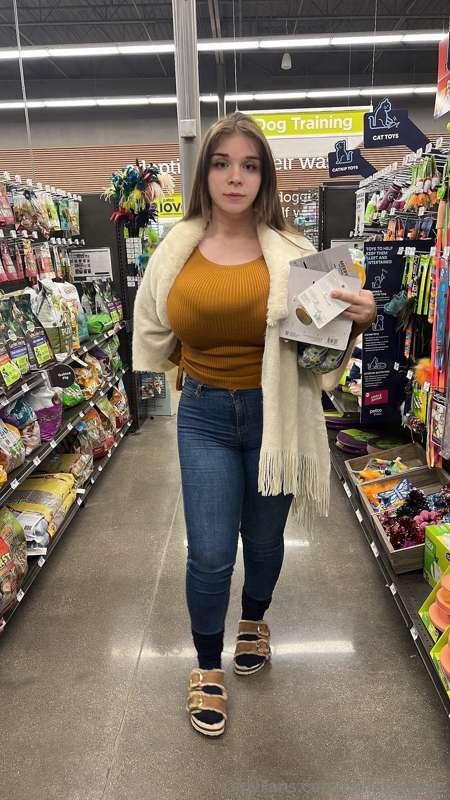 I think you’ve never seen me wearing common clothes, so here..