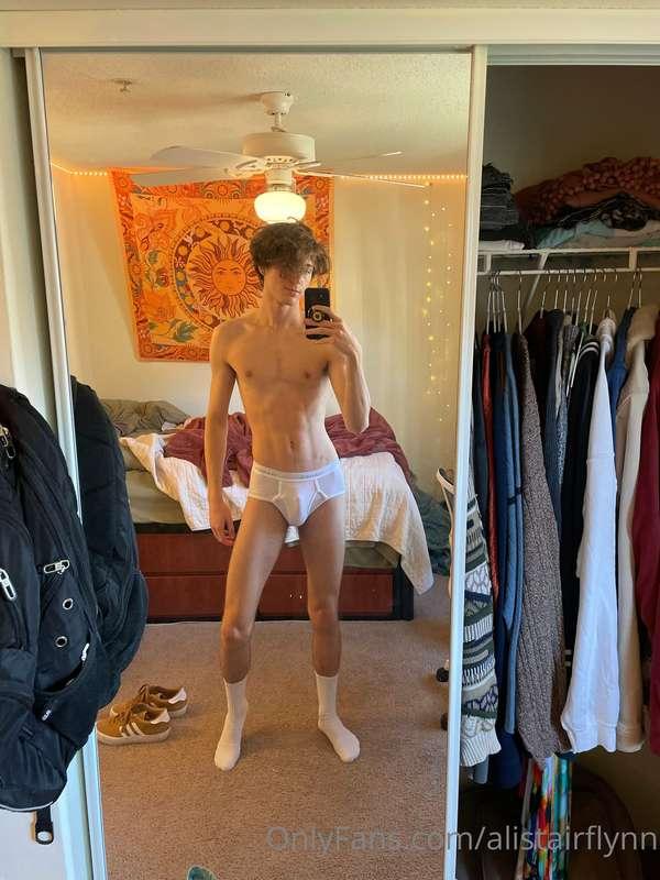 feelin a lil sexy this morning 😝
