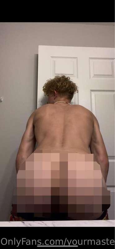Gassy bare butt farts! Sexy asf