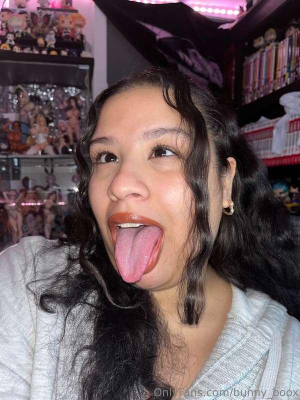 look into my eyes while you cum in my mouth 💖