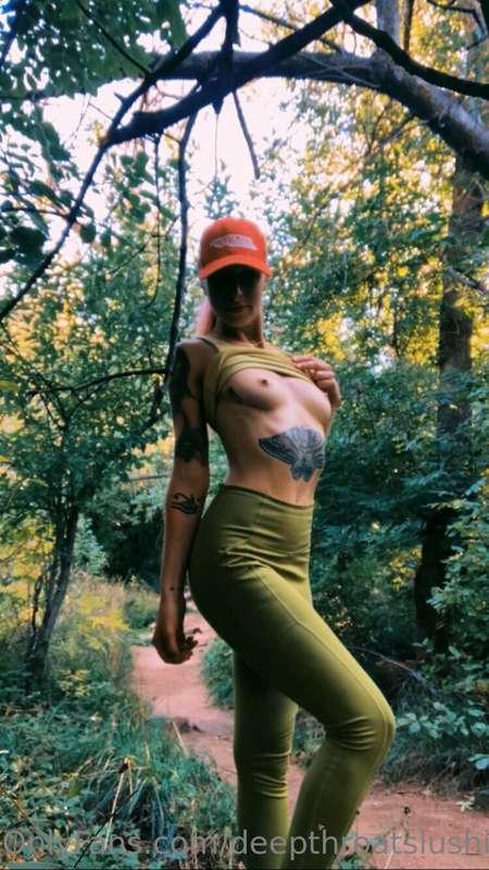 Need to get face fucked in the woods… 🌲😛