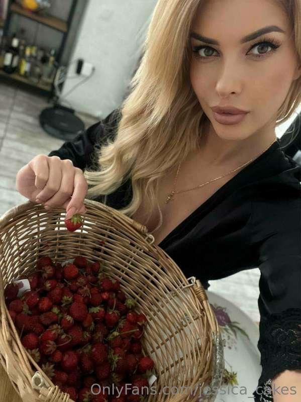 You want to join me? I can share my strawberries with you🥰🍓