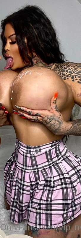 I love licking spunk of my tits 💦