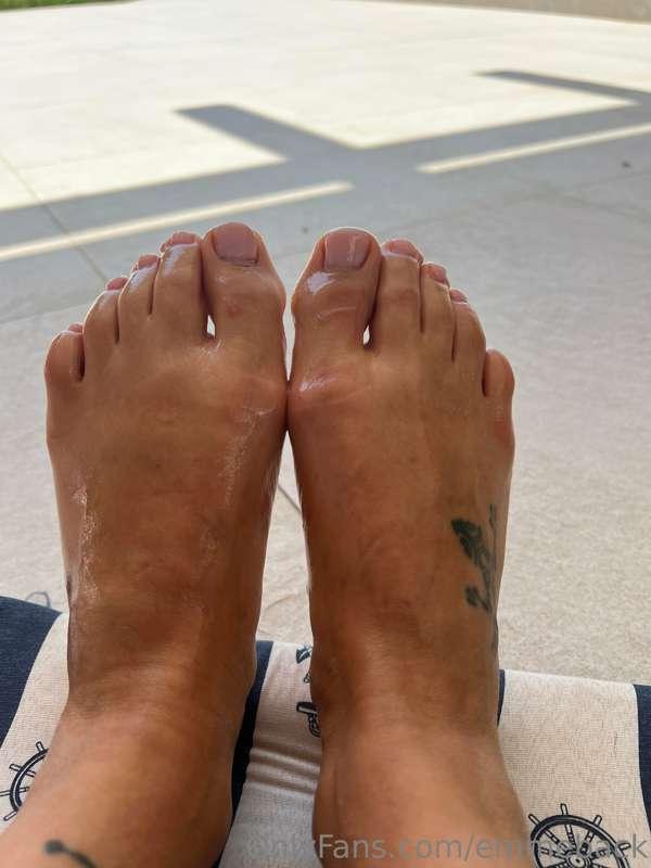 Piedini oleati per bene 😈💦

Am