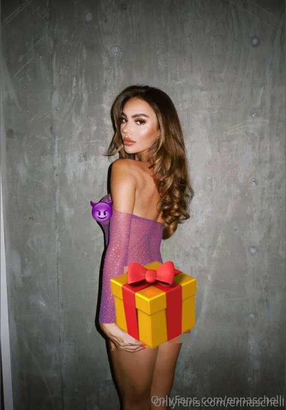 i'm holding your present babe 😈 I know what your favoritee t..