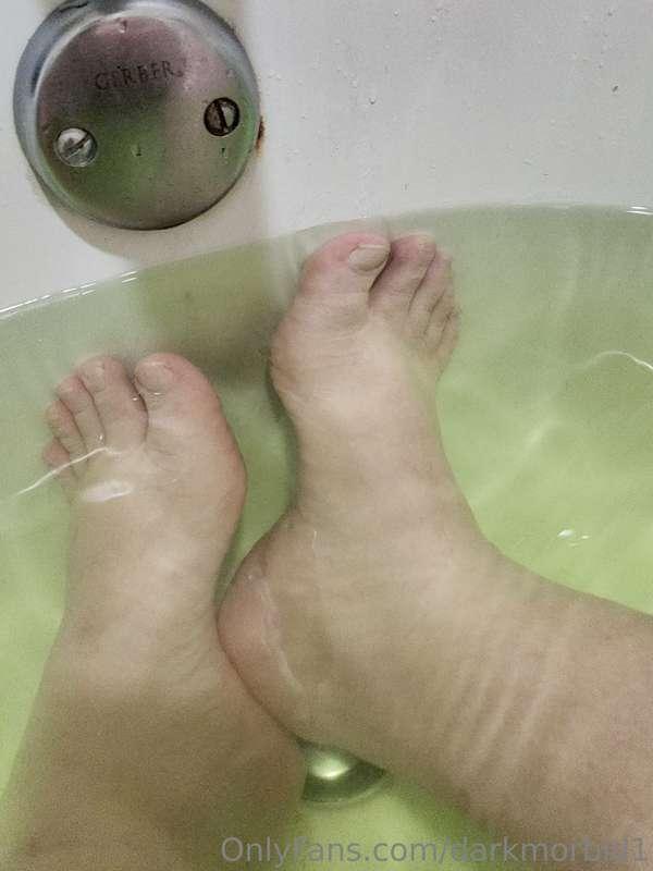 Happy new year to all you feet lovers!