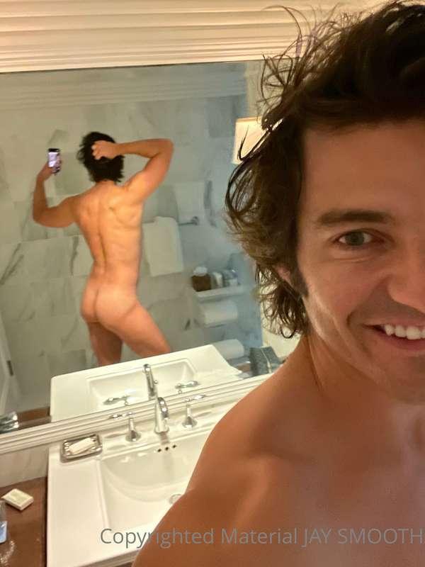 Your favorite mirror selfies.