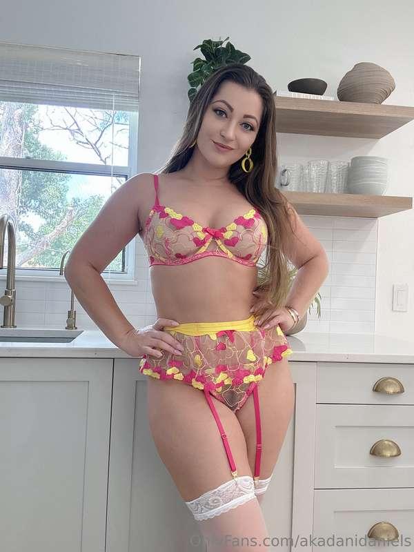 Do you like this? Does it turn you on? Come tell me in my DM..