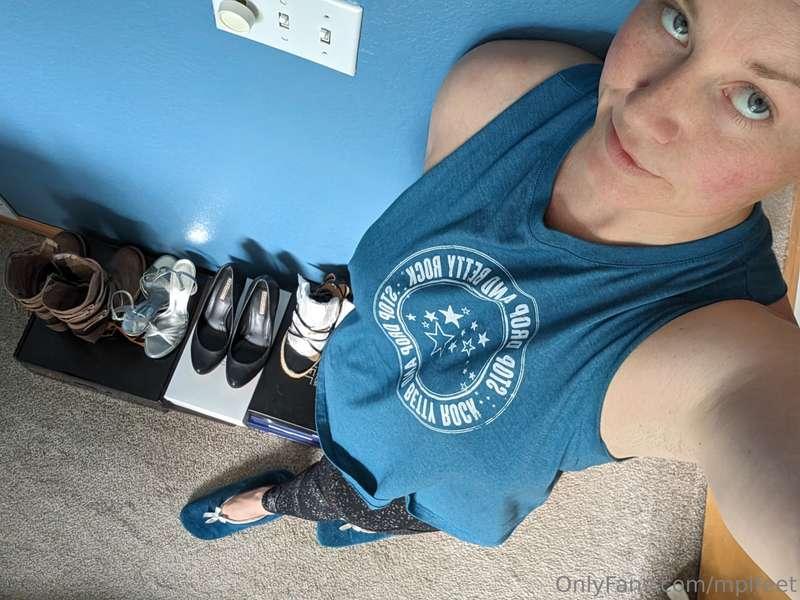 I'm a woman of many wears....

What's your favorite footwear..
