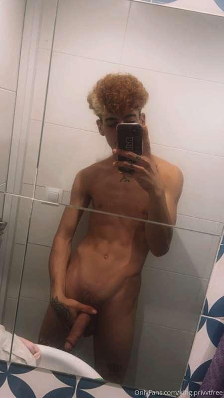 Join my onlyfans @angelprivvt I'm a boy with clear eyes and ..